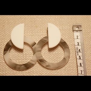 New Acrylic oval earring